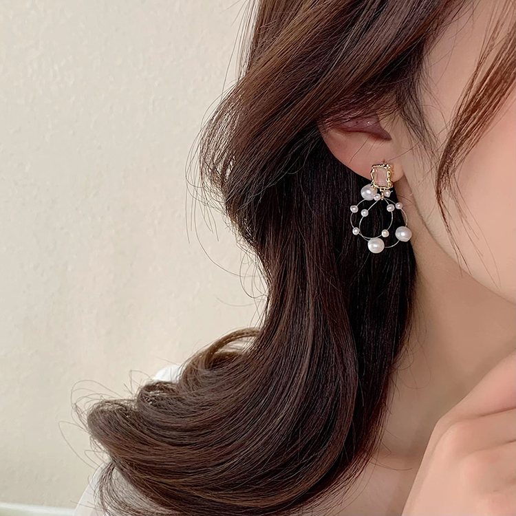 Luxurious Circle Alloy Beaded Artificial Pearls Ear Studs