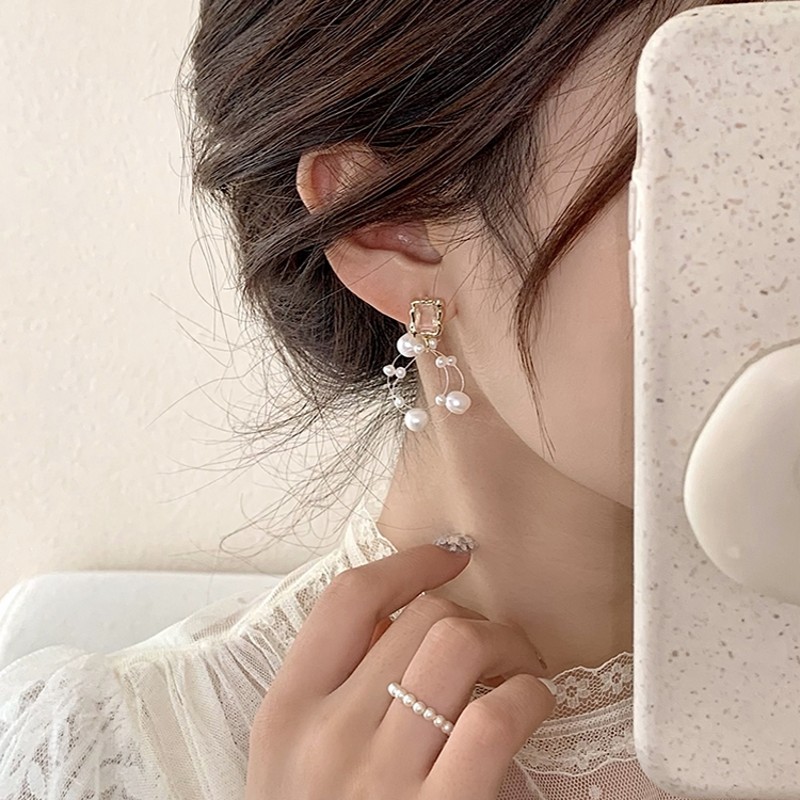 Luxurious Circle Alloy Beaded Artificial Pearls Ear Studs