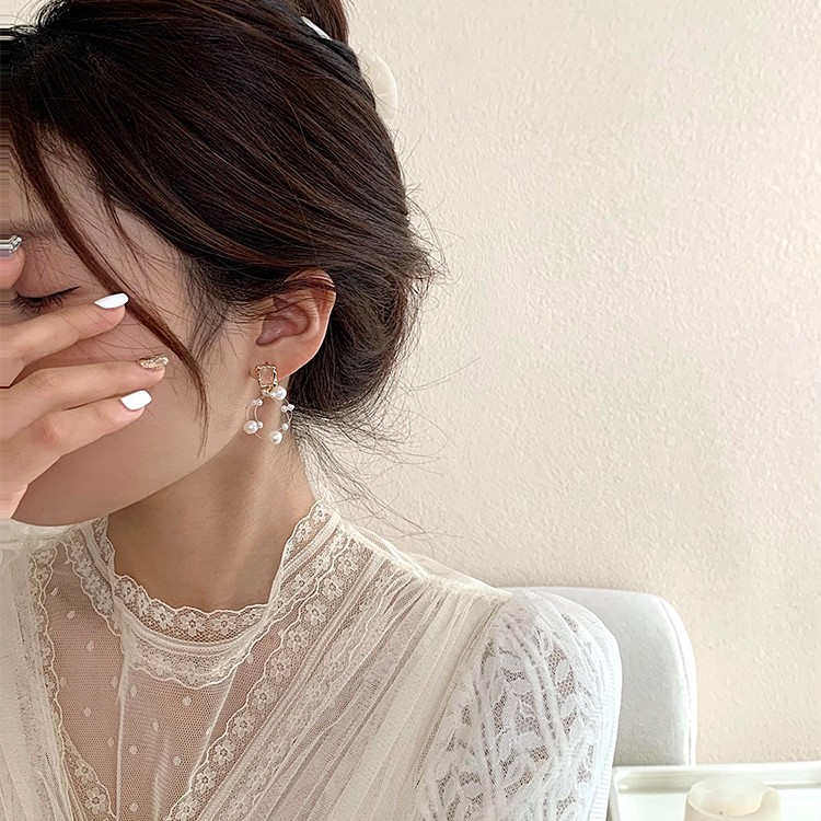 Luxurious Circle Alloy Beaded Artificial Pearls Ear Studs