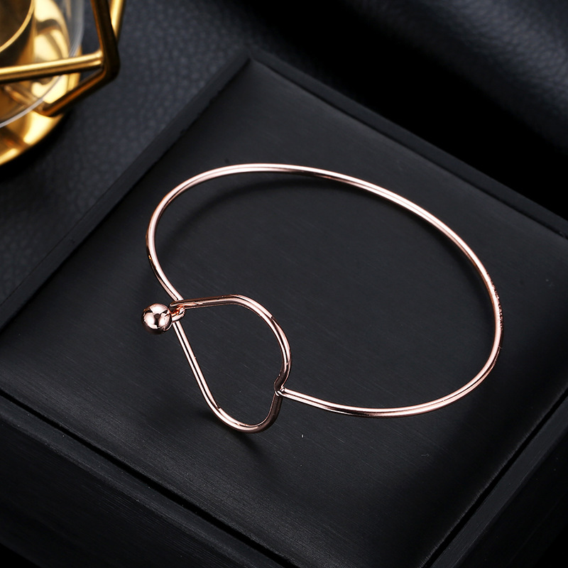 Fashion Heart Shape Alloy Bangle