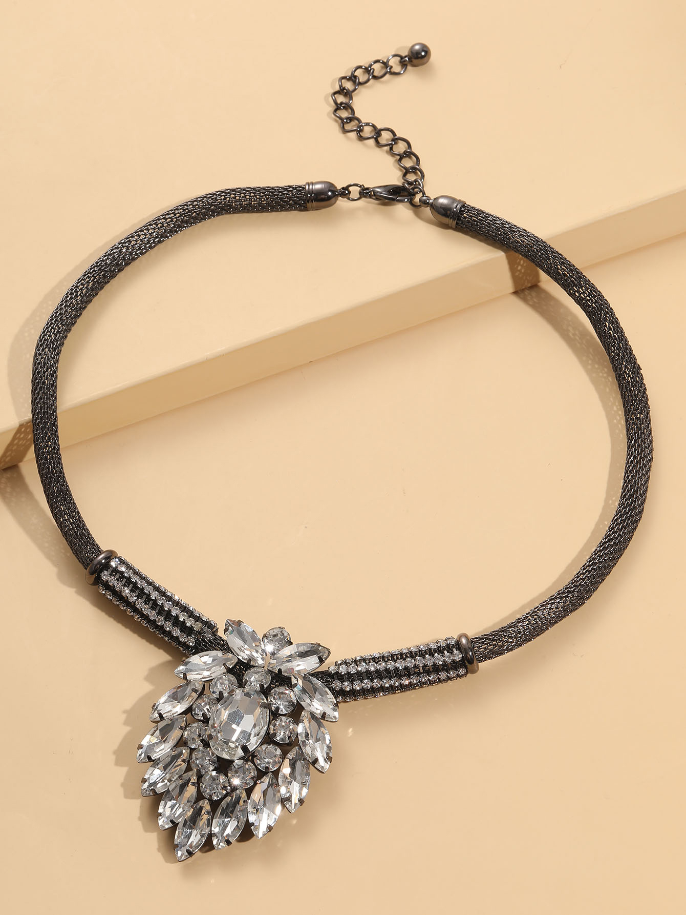 Fashion Solid Color Alloy Inlay Rhinestones Pendant Necklace