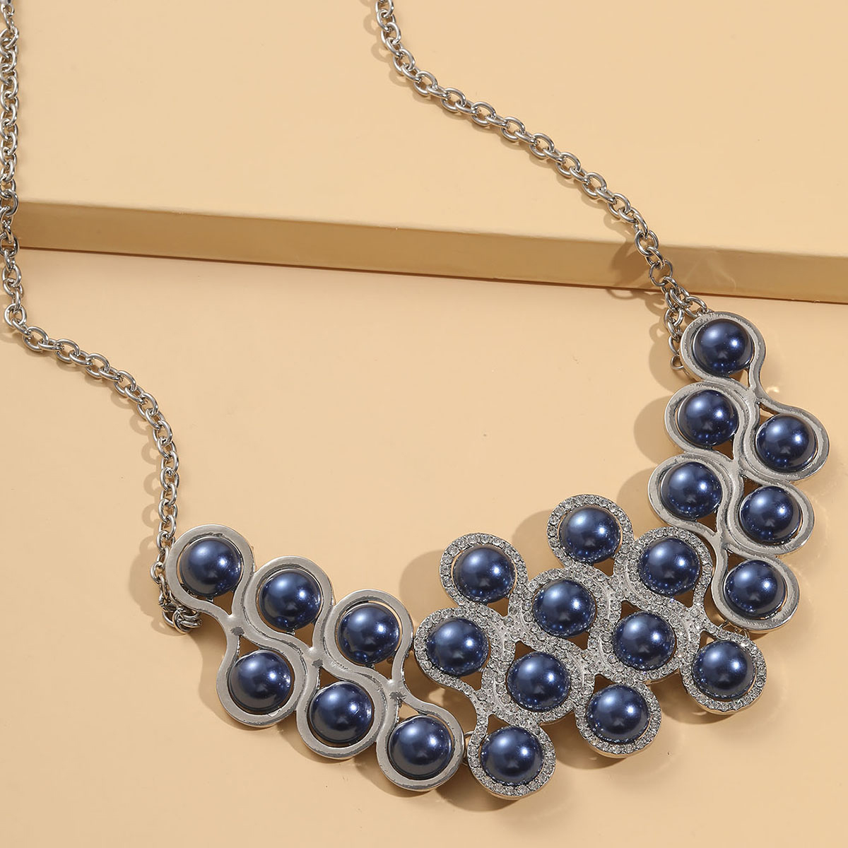 Fashion Solid Color Alloy Inlay Rhinestones Pearl Pendant Necklace