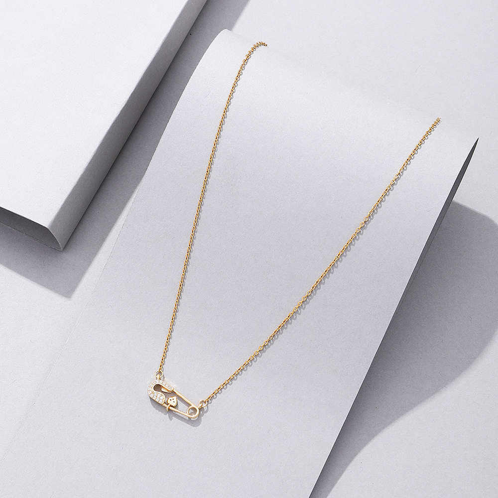 Fashion Paper Clip Alloy Inlay Artificial Diamond Pendant Necklace 1 Piece