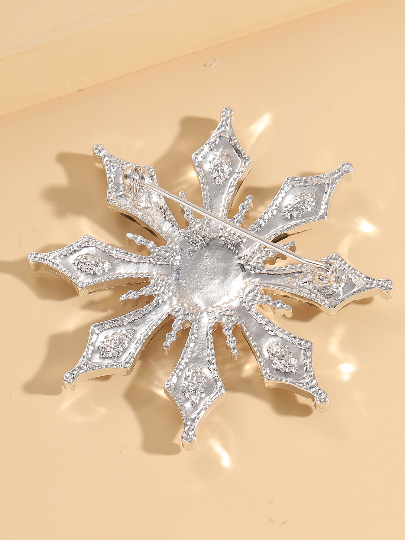 Fashion Snowflake Alloy Inlay Rhinestones Womenu0027S Brooches