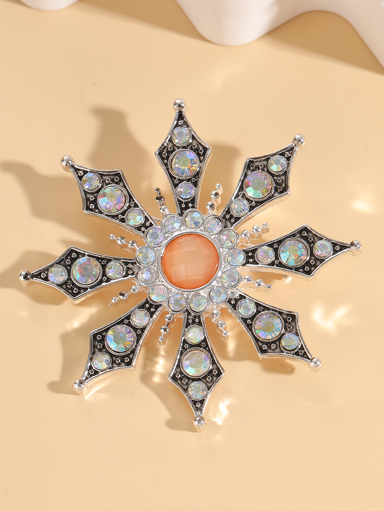 Fashion Snowflake Alloy Inlay Rhinestones Womenu0027S Brooches