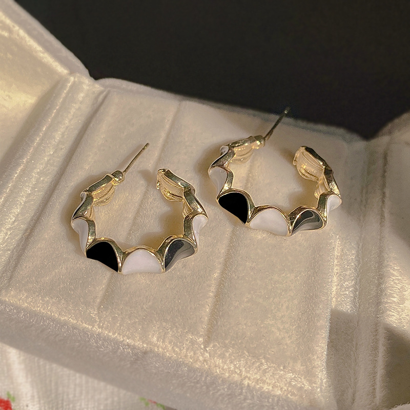 Simple Style C Shape Color Block Alloy Enamel Gold Plated Womenu0027S Ear Studs 1 Pair