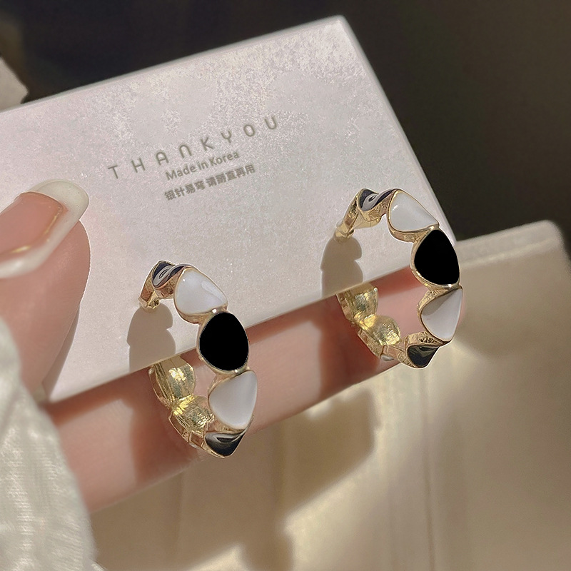 Simple Style C Shape Color Block Alloy Enamel Gold Plated Womenu0027S Ear Studs 1 Pair