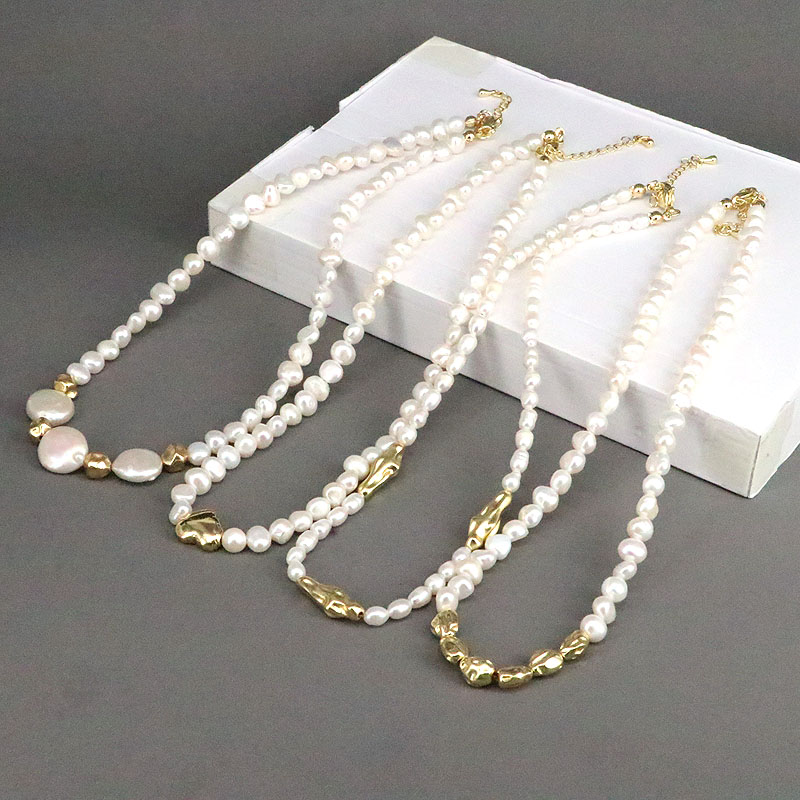 Luxurious Geometric Copper Gold Plated Pearl Necklace 1 Piece
