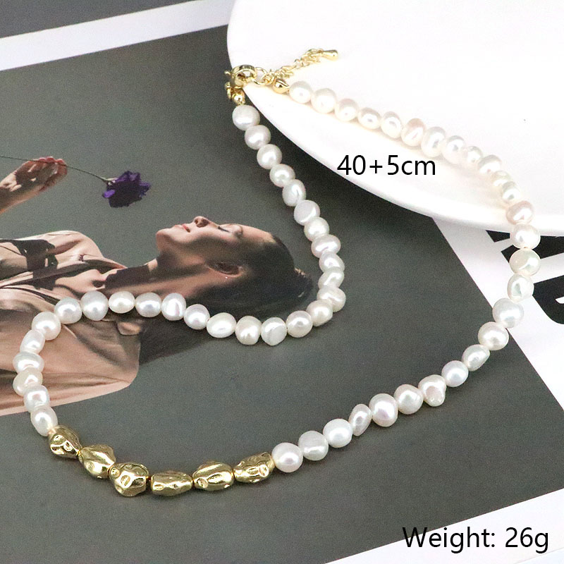 Luxurious Geometric Copper Gold Plated Pearl Necklace 1 Piece