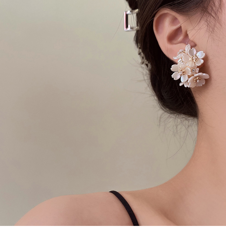 Fashion Flower Alloy Inlay Rhinestones Womenu0027S Hoop Earrings 1 Pair