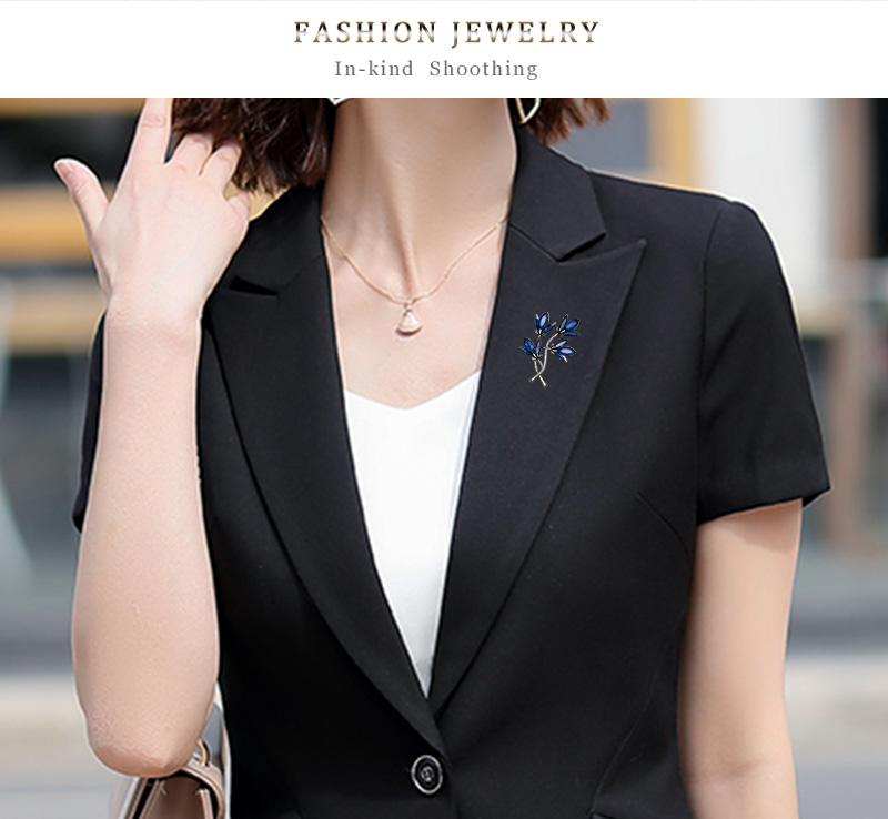 Fashion Flower Alloy Inlay Crystal Womenu0027S Brooches 1 Piece
