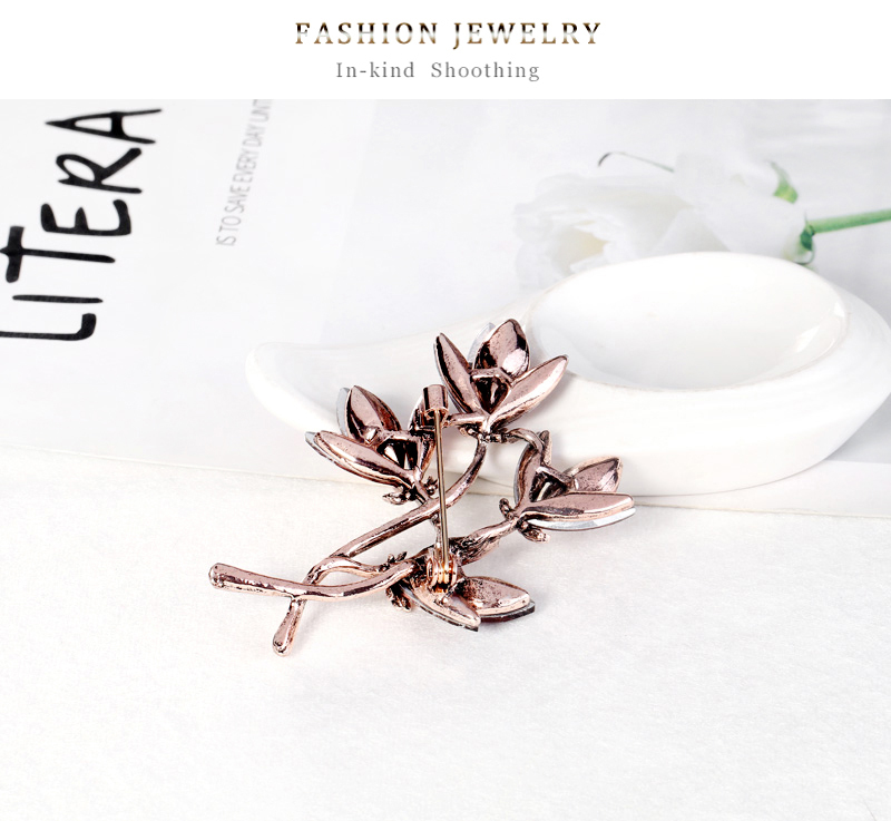 Fashion Flower Alloy Inlay Crystal Womenu0027S Brooches 1 Piece