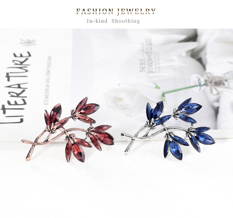 Fashion Flower Alloy Inlay Crystal Womenu0027S Brooches 1 Piece