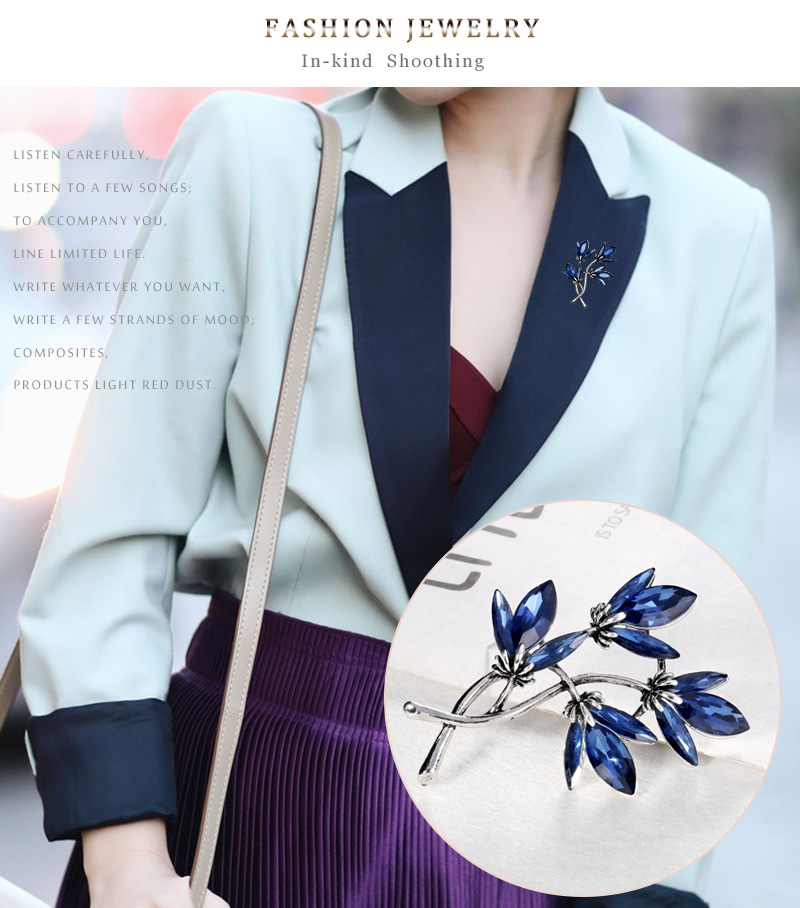 Fashion Flower Alloy Inlay Crystal Womenu0027S Brooches 1 Piece