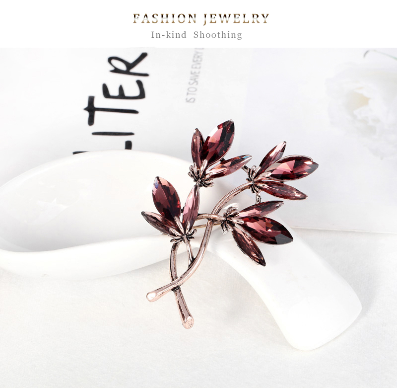 Fashion Flower Alloy Inlay Crystal Womenu0027S Brooches 1 Piece