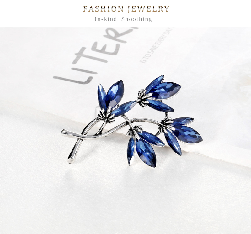 Fashion Flower Alloy Inlay Crystal Womenu0027S Brooches 1 Piece