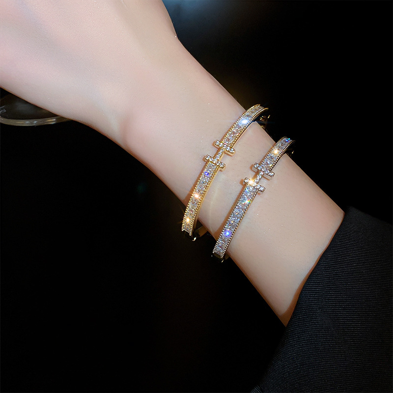 Fashion Letter Copper Inlay Zircon Bangle 1 Piece