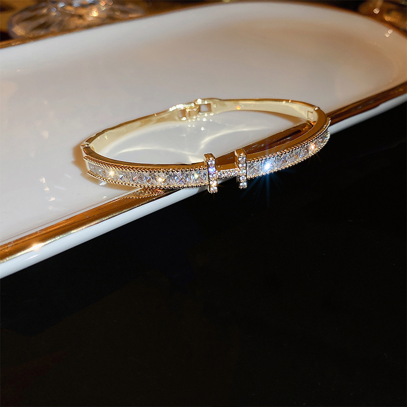 Fashion Letter Copper Inlay Zircon Bangle 1 Piece