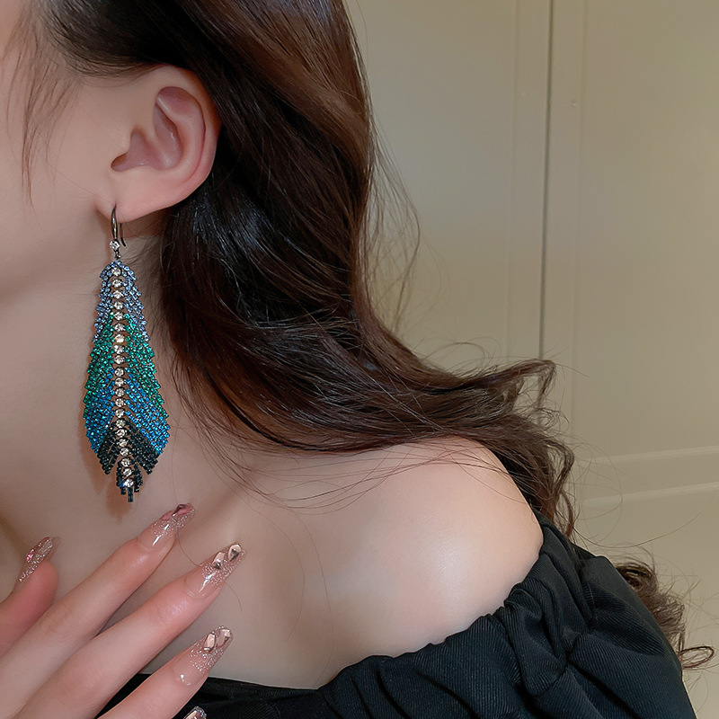 Luxurious Feather Copper Inlay Rhinestones Drop Earrings 1 Pair