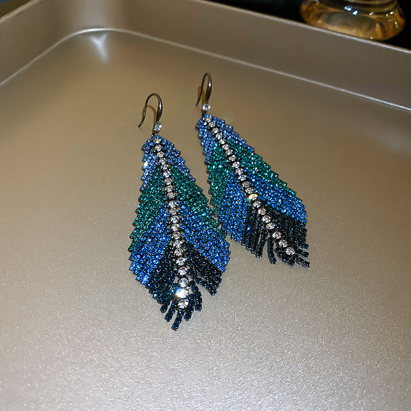 Luxurious Feather Copper Inlay Rhinestones Drop Earrings 1 Pair