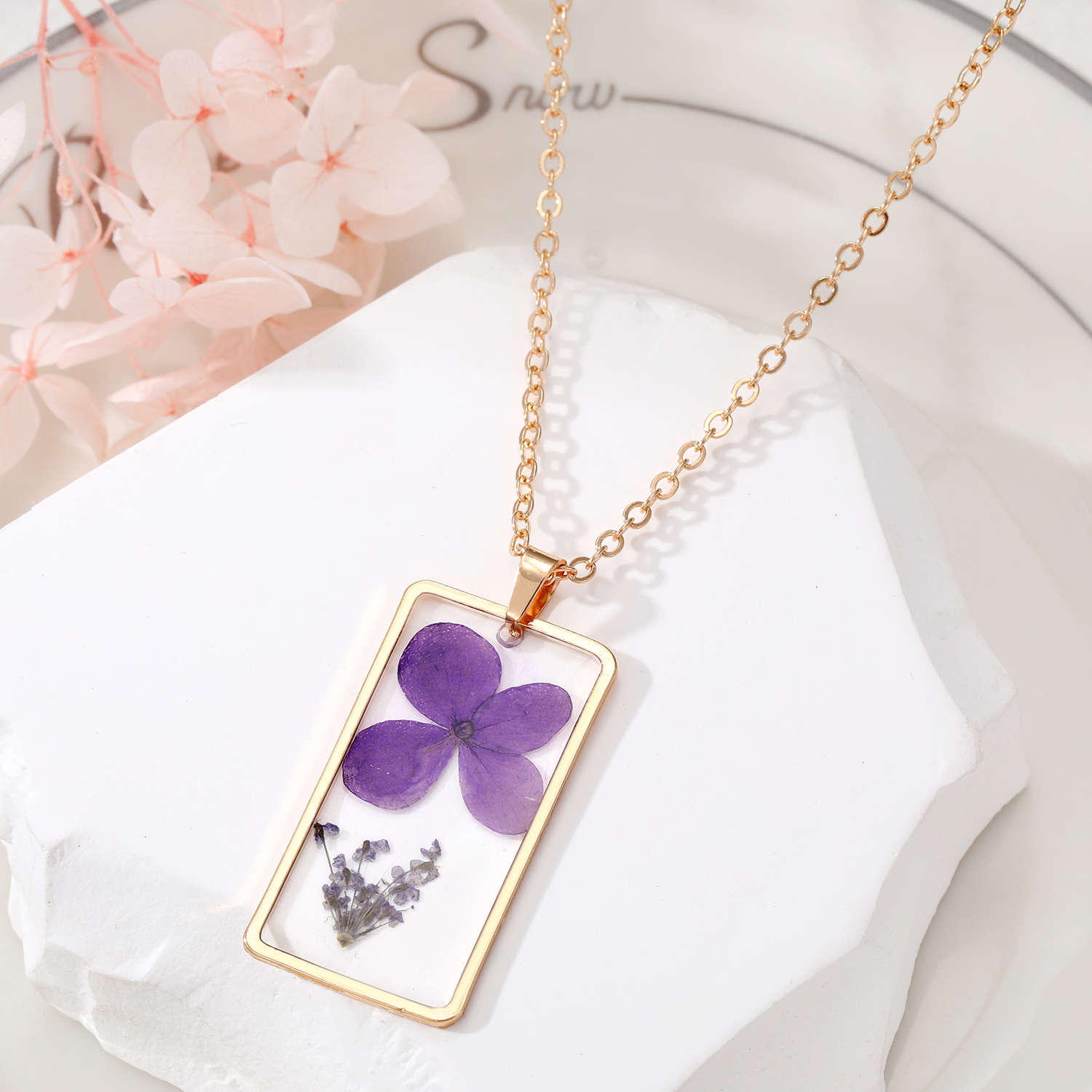 Fashion Flower Alloy Resin Womenu0027S Pendant Necklace 1 Piece