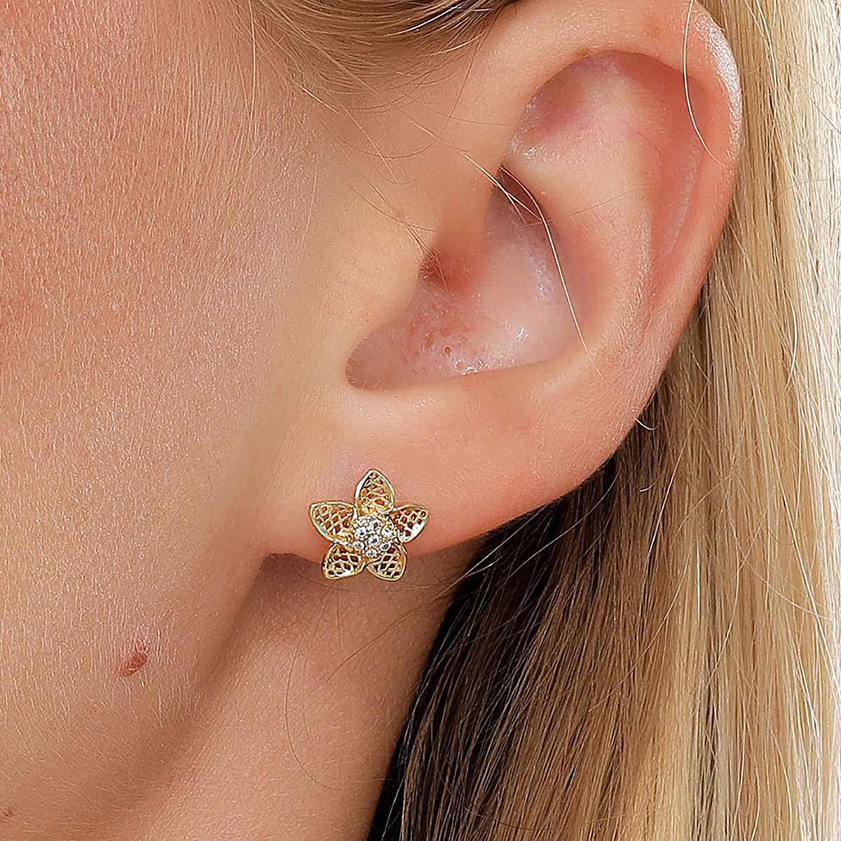 Simple Style Flower Butterfly Snowflake Copper Gold Plated Zircon Ear Studs 1 Pair