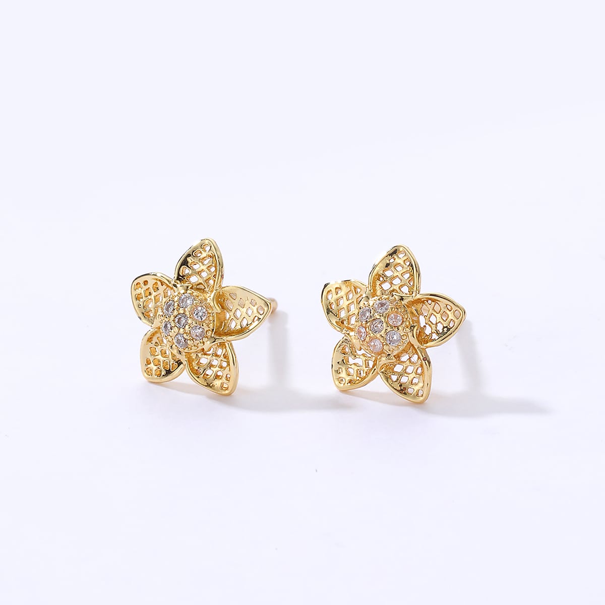 Simple Style Flower Butterfly Snowflake Copper Gold Plated Zircon Ear Studs 1 Pair