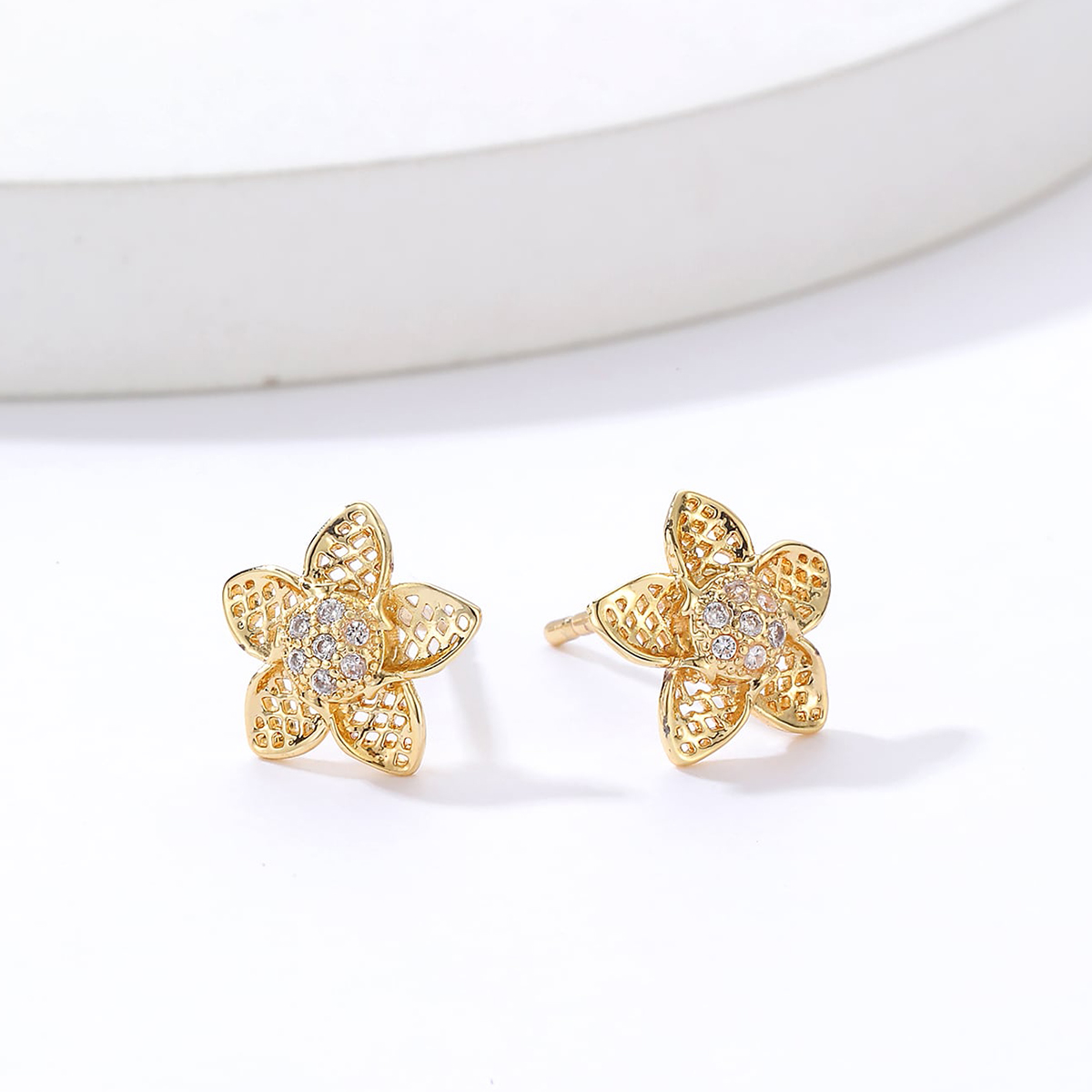 Simple Style Flower Butterfly Snowflake Copper Gold Plated Zircon Ear Studs 1 Pair