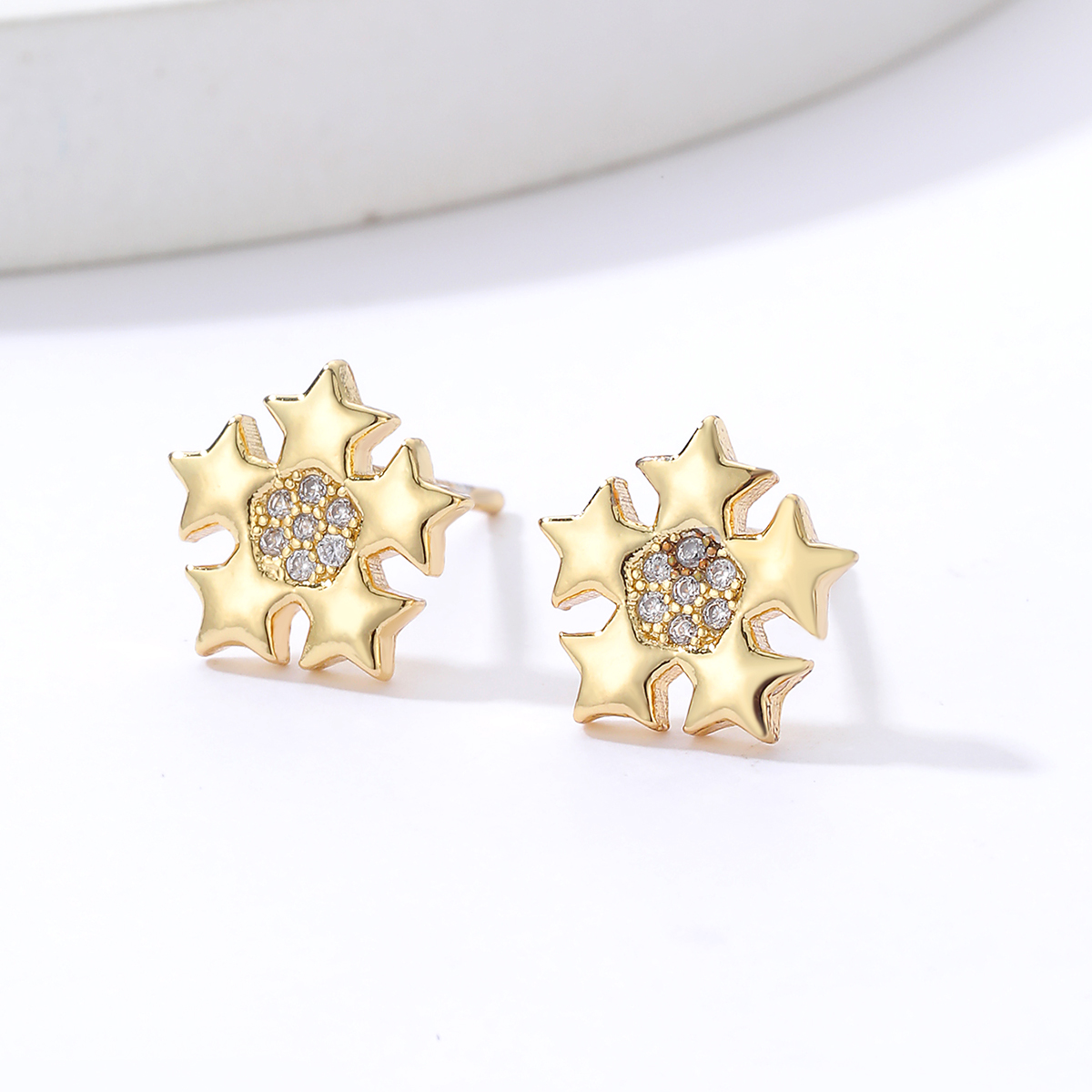 Simple Style Flower Butterfly Snowflake Copper Gold Plated Zircon Ear Studs 1 Pair