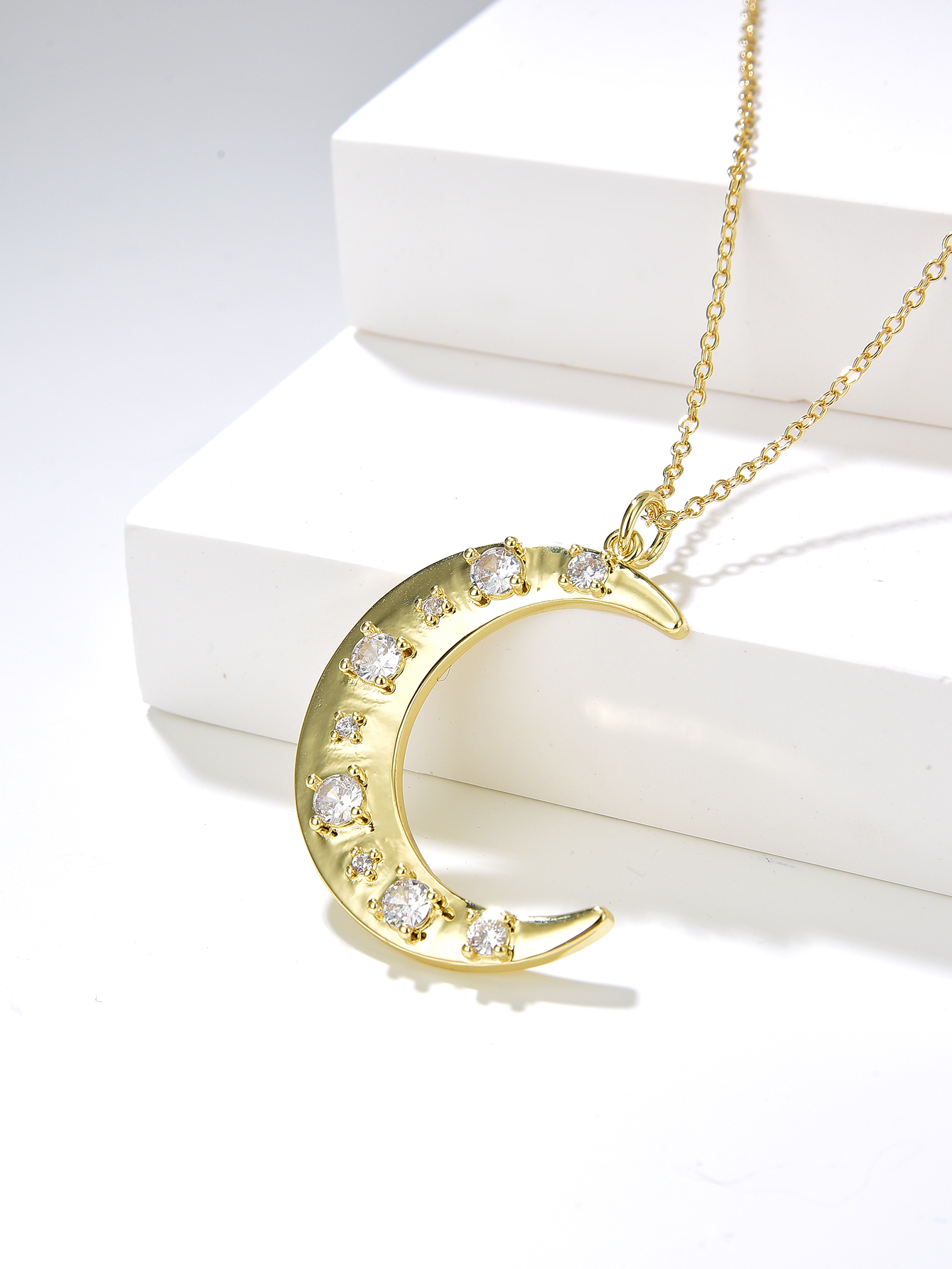 Fashion Moon Copper Inlay Zircon Pendant Necklace 1 Piece
