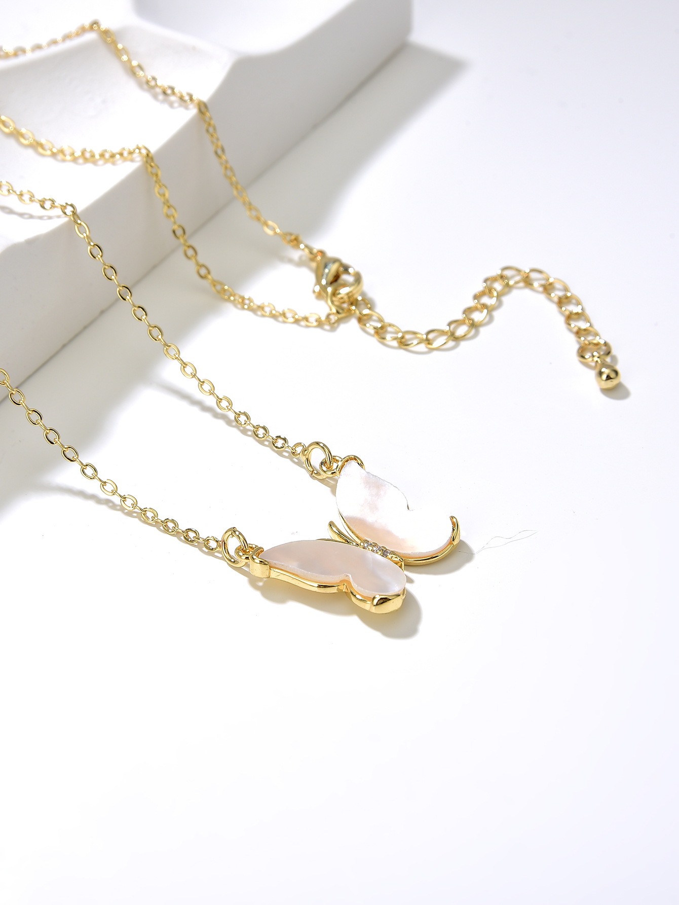 Fashion Butterfly Copper Gold Plated Shell Pendant Necklace 1 Piece