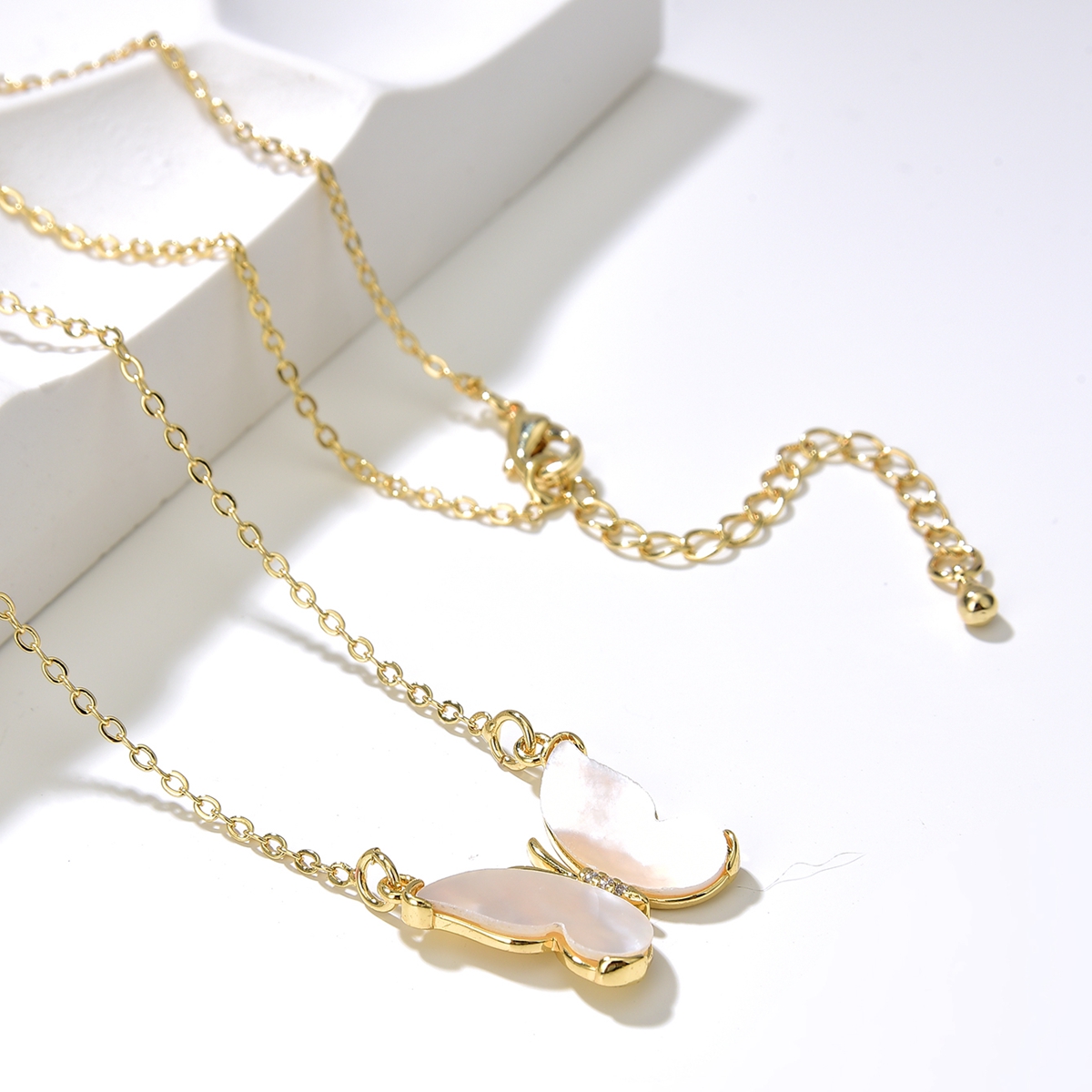 Fashion Butterfly Copper Gold Plated Shell Pendant Necklace 1 Piece