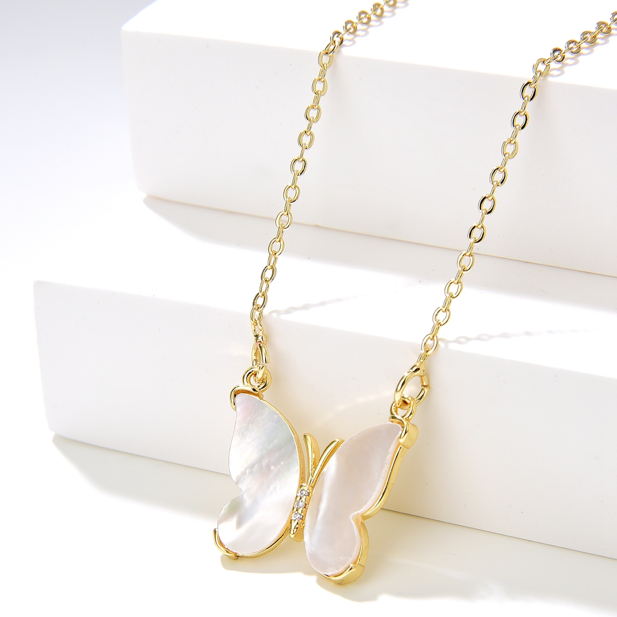 Fashion Butterfly Copper Gold Plated Shell Pendant Necklace 1 Piece