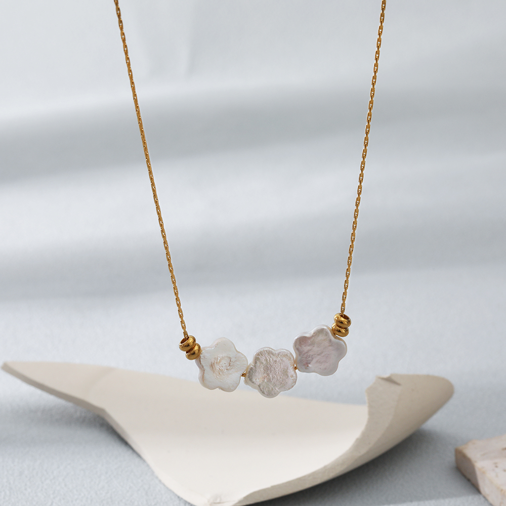 Fashion Flower Stainless Steel Pearl Gold Plated Necklace 1 Piece