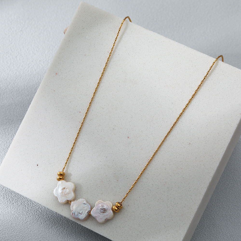 Fashion Flower Stainless Steel Pearl Gold Plated Necklace 1 Piece