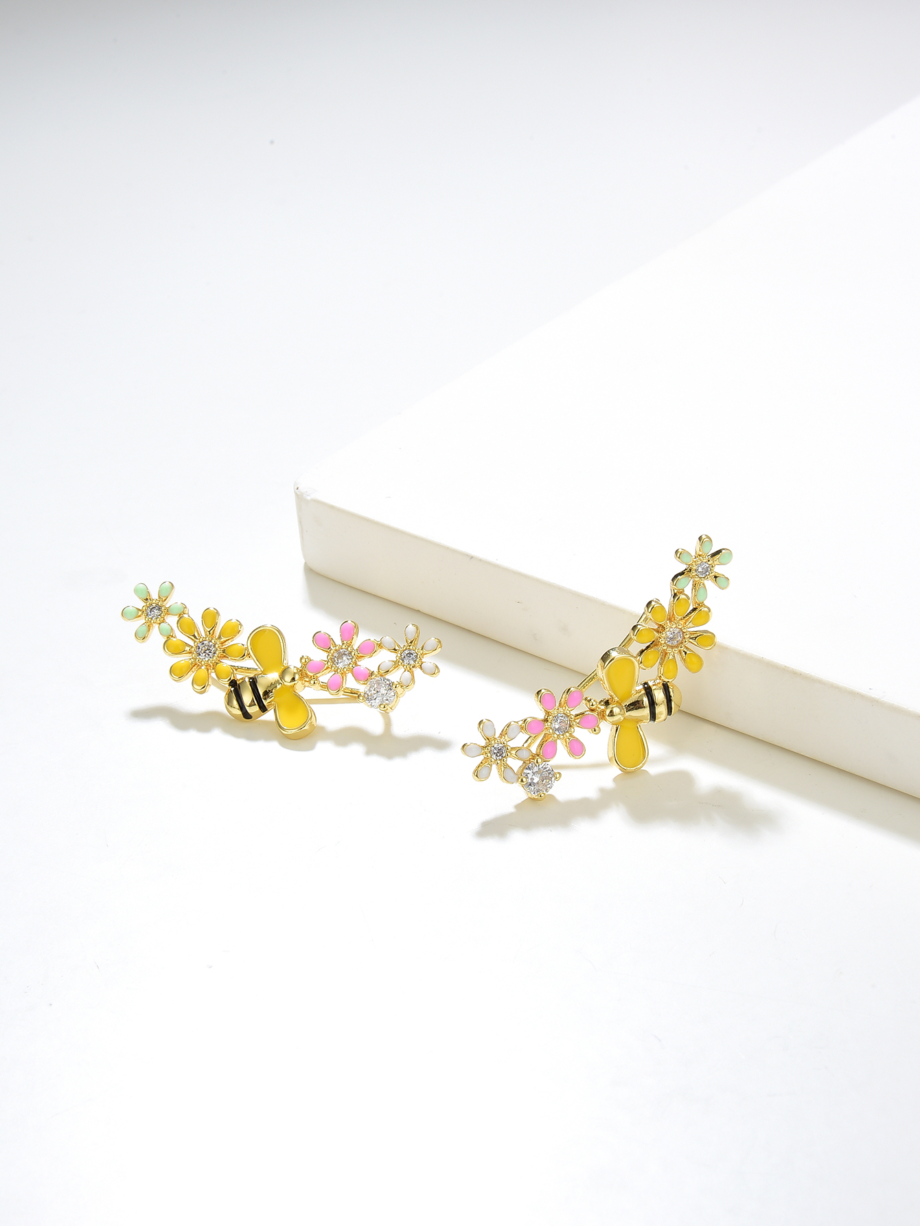 Fashion Flower Bee Copper Inlay Zircon Ear Studs 1 Pair