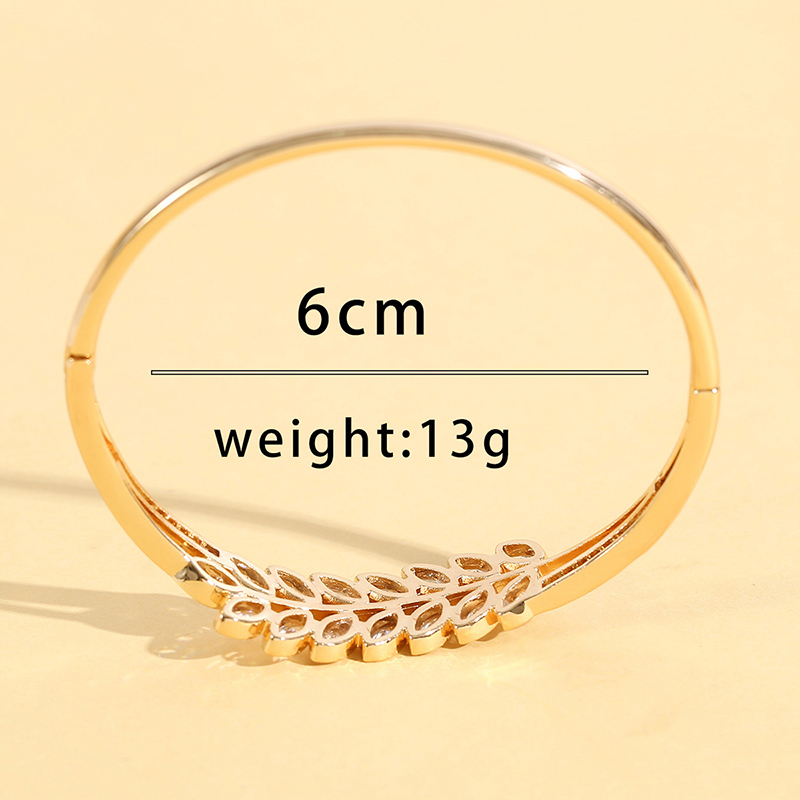 Elegant Grain Alloy Inlay Rhinestones Womenu0027S Bangle 1 Piece