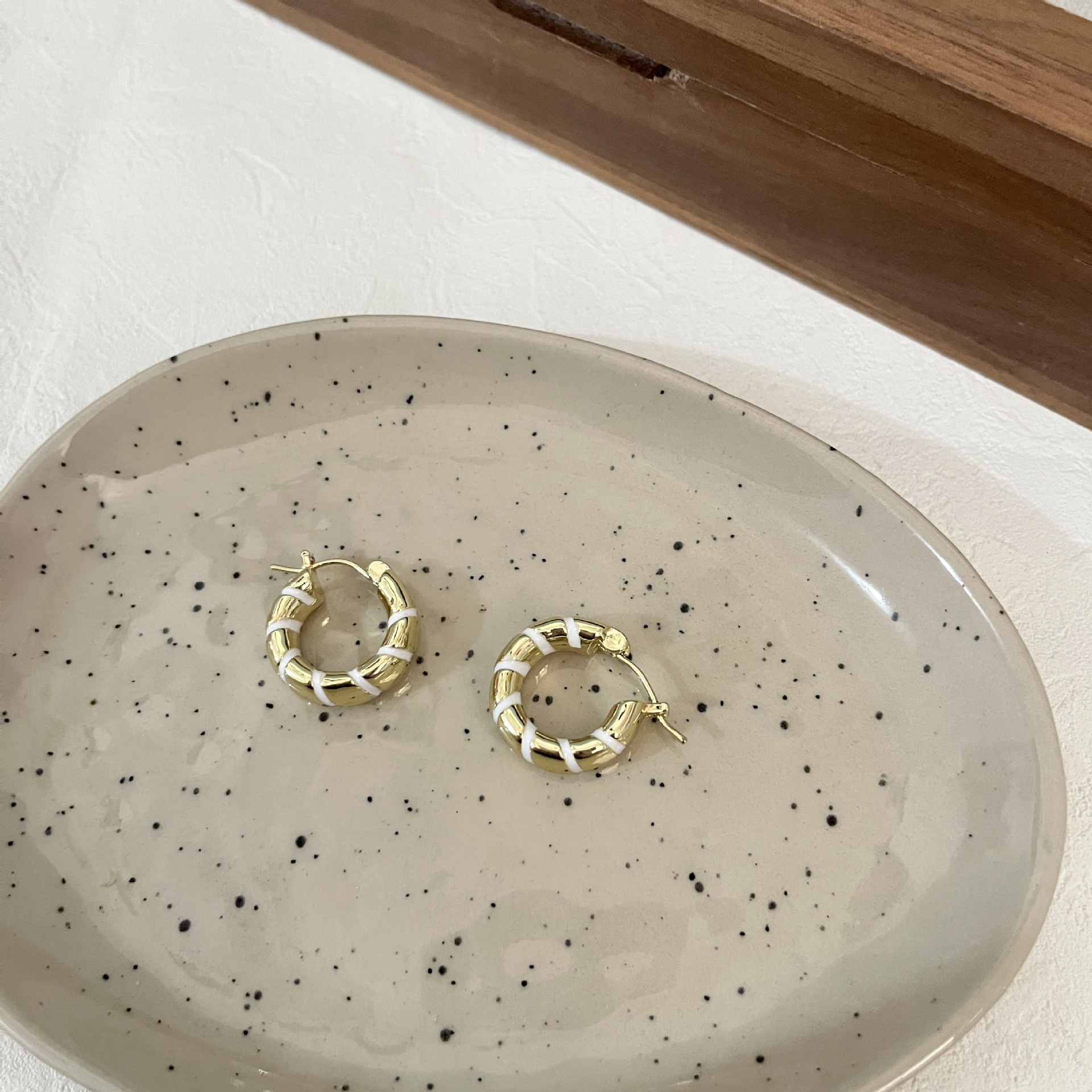 Retro Geometric Alloy Enamel Gold Plated Womenu0027S Hoop Earrings 1 Pair