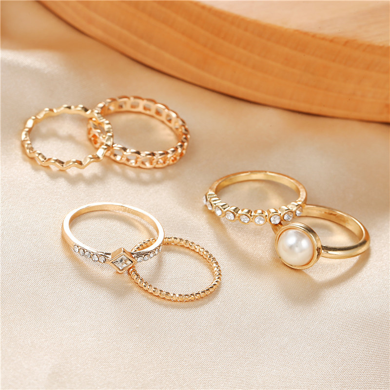 Fashion Round Alloy Inlay Artificial Gemstones Pearl Womenu0027S Rings 6 Pieces