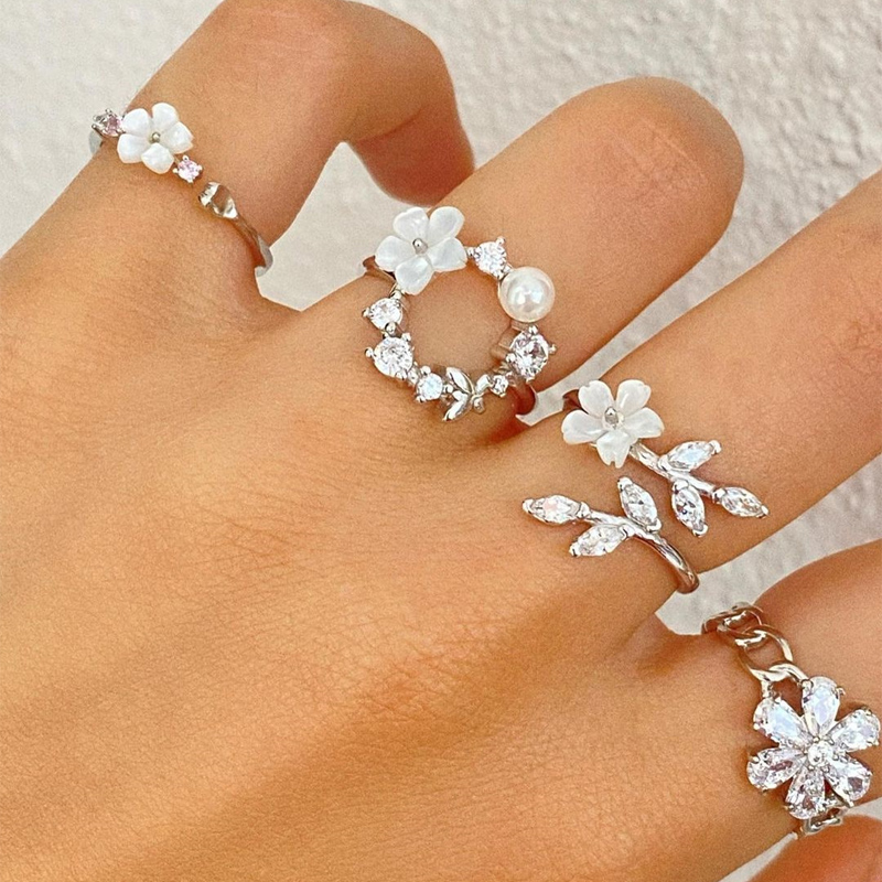 Fashion Flower Snake Alloy Rhinestones Womenu0027S Rings 1 Set