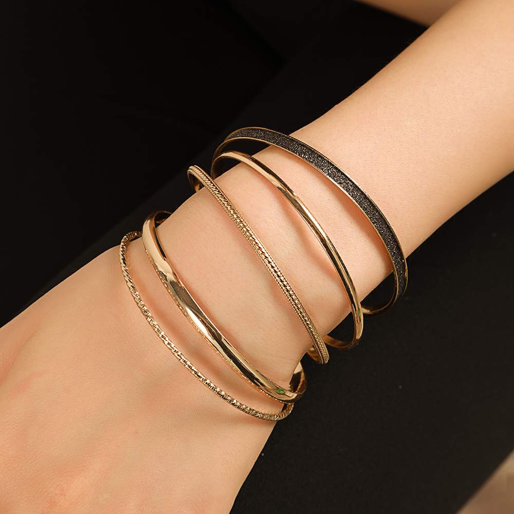 Vintage Style Circle Alloy Womenu0027S Bangle 1 Piece