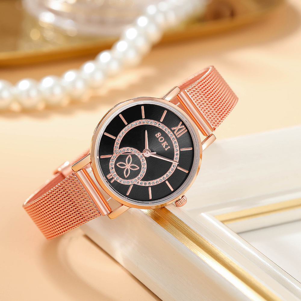 Fashion Four Leaf Clover Buckle Quartz Womenu0027s Watches