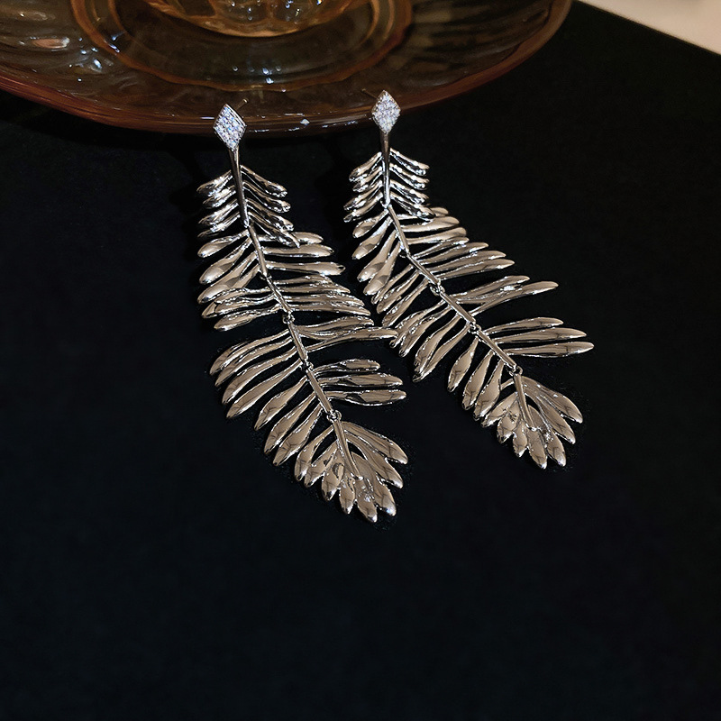 Fashion Feather Copper Inlay Rhinestones Drop Earrings 1 Pair