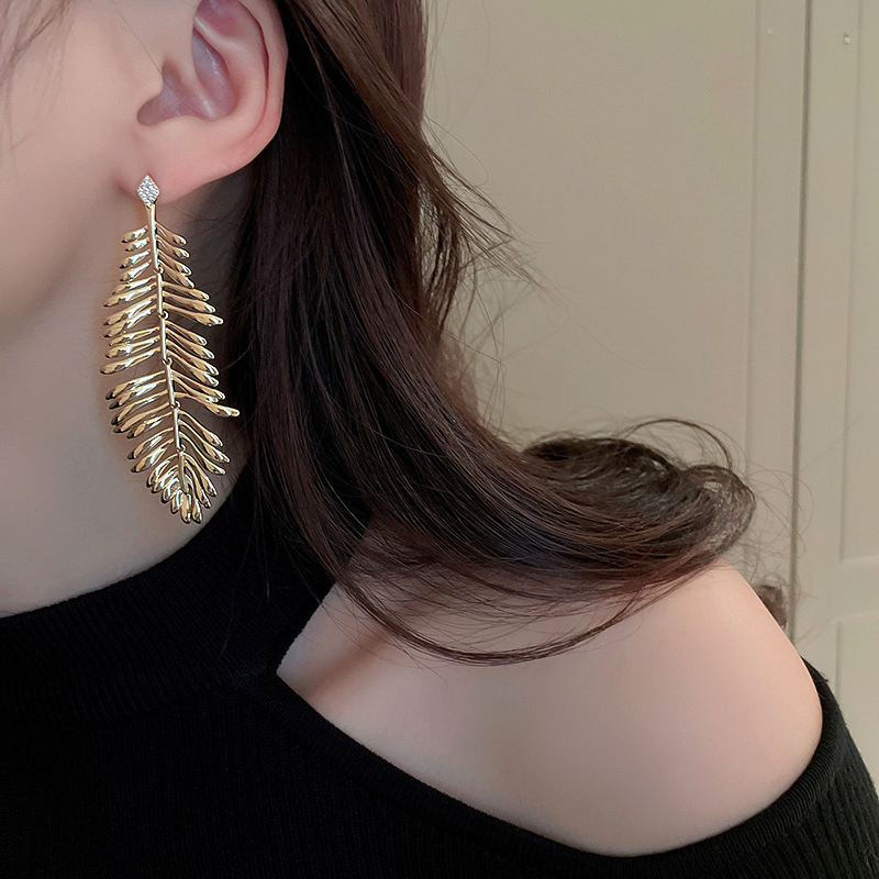 Fashion Feather Copper Inlay Rhinestones Drop Earrings 1 Pair