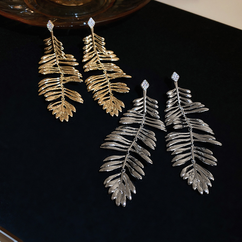 Fashion Feather Copper Inlay Rhinestones Drop Earrings 1 Pair