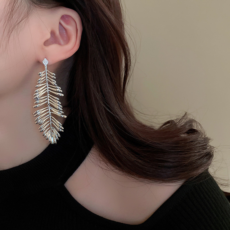 Fashion Feather Copper Inlay Rhinestones Drop Earrings 1 Pair
