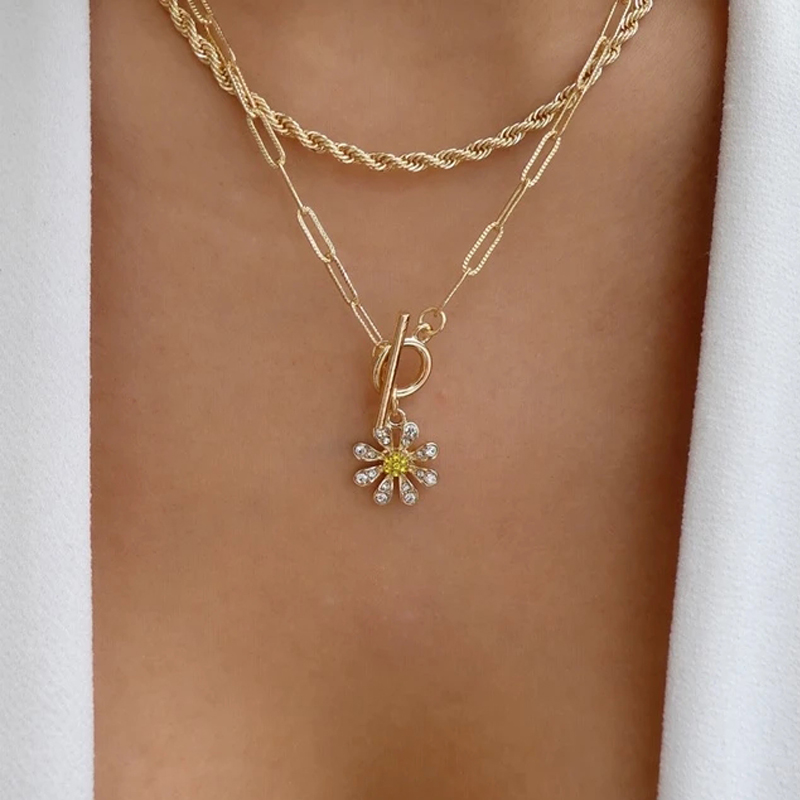 Fashion Star Flower Alloy Enamel Rhinestones Womenu0027S Necklace