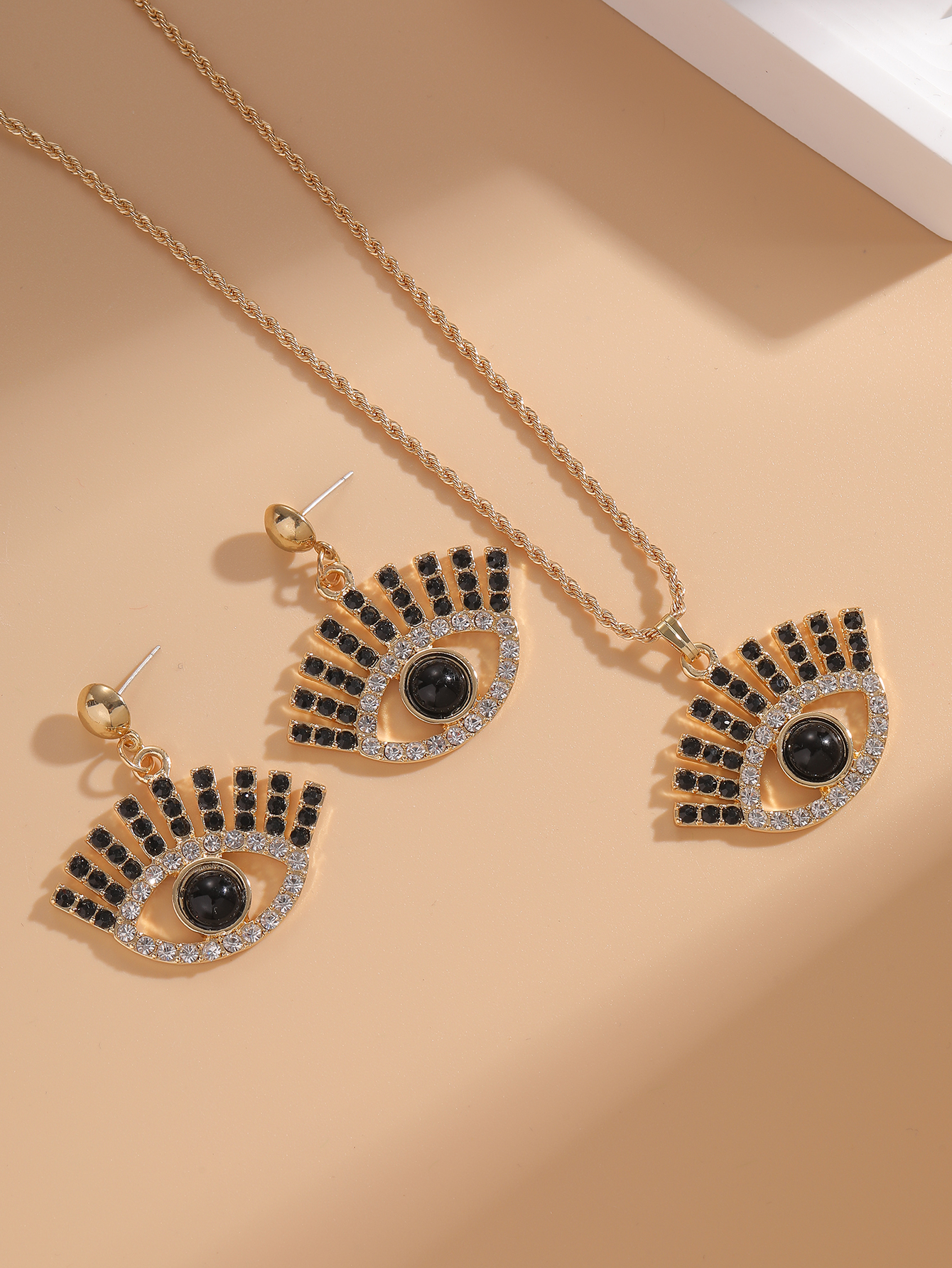 Retro Devilu0027S Eye Alloy Inlay Rhinestones Womenu0027S Earrings Necklace 1 Set