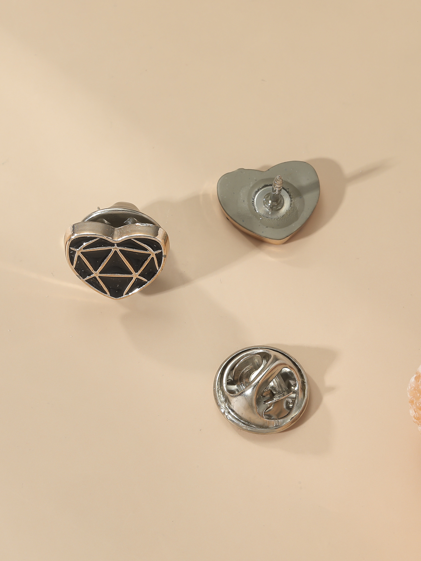Simple Style Heart Shape Alloy Womenu0027S Brooches