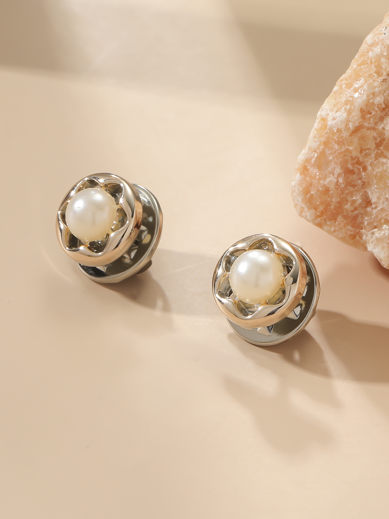 Fashion Geometric Alloy Artificial Pearls Womenu0027S Brooches